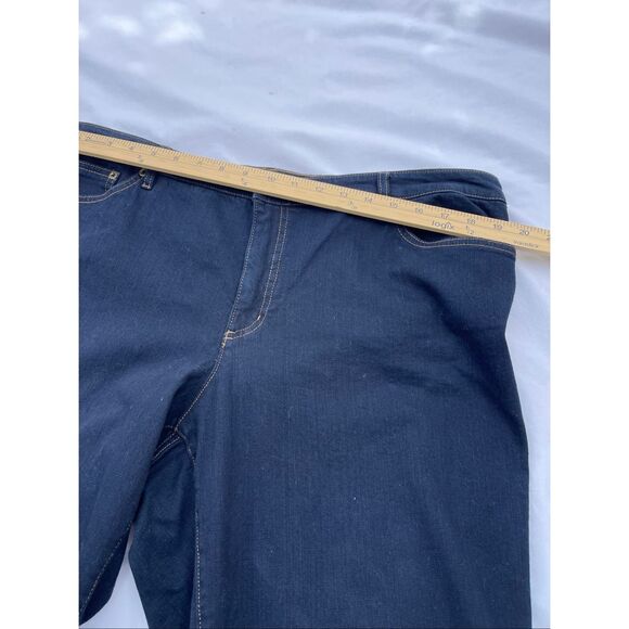 Chaps dark wash size 14 straight legs Daniella Curvy jeans - Picture 3 of 10